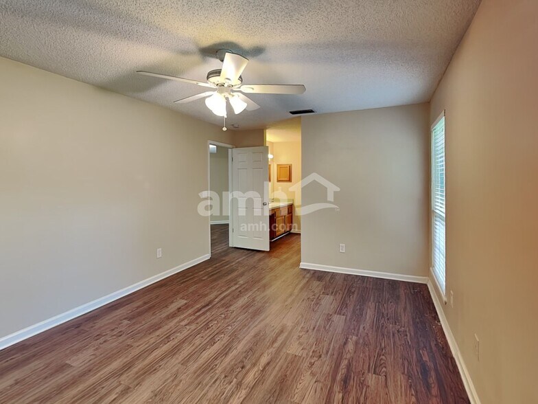 Building Photo - 2175 Hovington Cir E