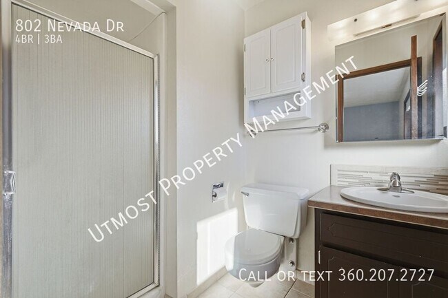 Building Photo - 802 N Nevada Dr