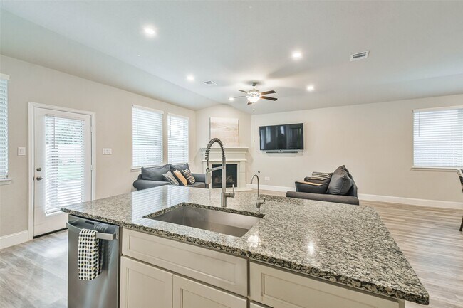 Building Photo - 22095 Volante Dr