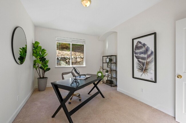 Building Photo - Beautiful home in Serrano. Must See!
