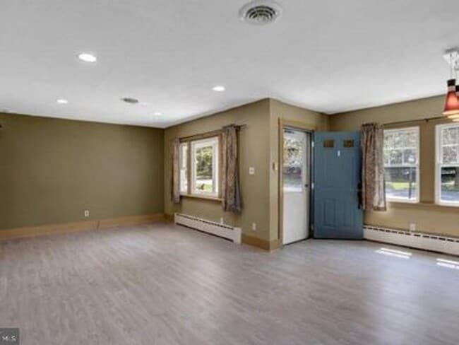 Building Photo - Colonial Park Ranch on half acre lot CD Sc...