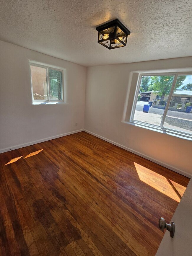 Building Photo - 2533 Aspen Ave NW