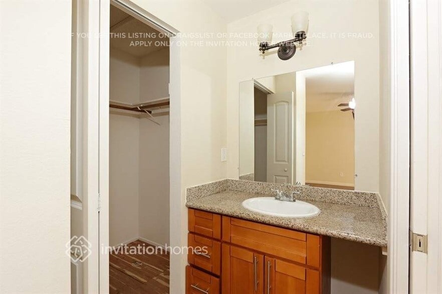 Building Photo - 568 Silverado Cir