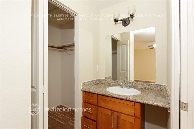 Building Photo - 568 Silverado Cir