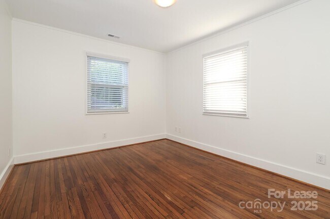 Building Photo - 5310 Buckingham Dr