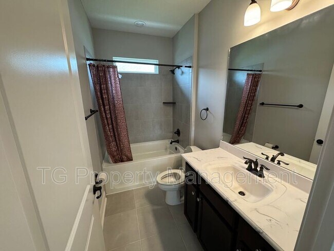Building Photo - 64 Rose Dew Dr