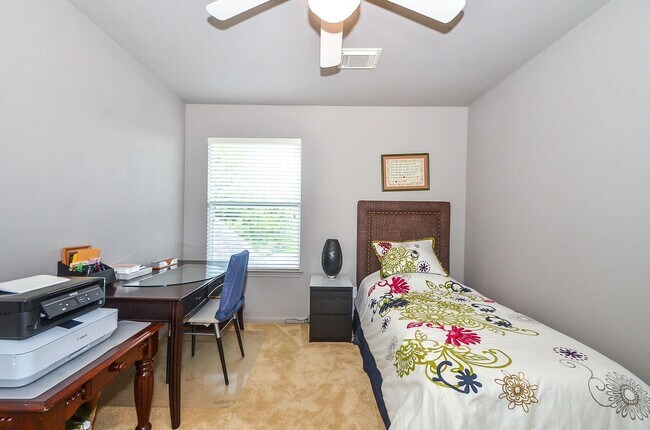 Building Photo - 12306 S Shadow Cove Dr