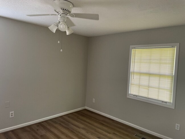 Building Photo - For Rent