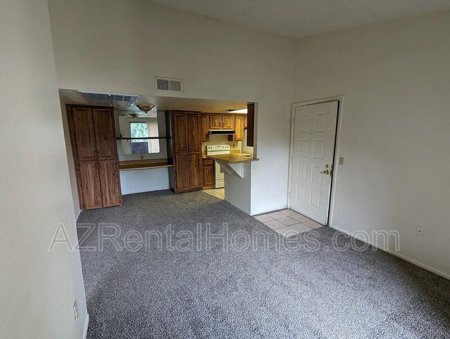 Building Photo - 461 W Holmes Ave