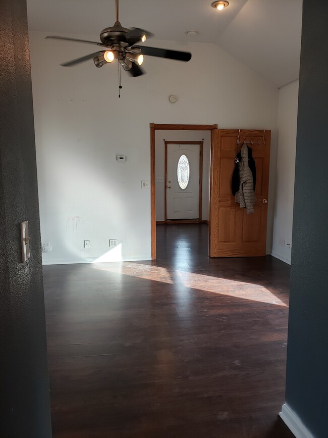 Living room with vaulted ceilings - 2235 N 1st St