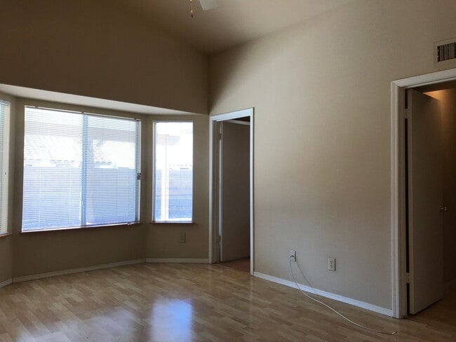 Building Photo - Gilbert 3Bd/2Bth + Den Single Story Home
