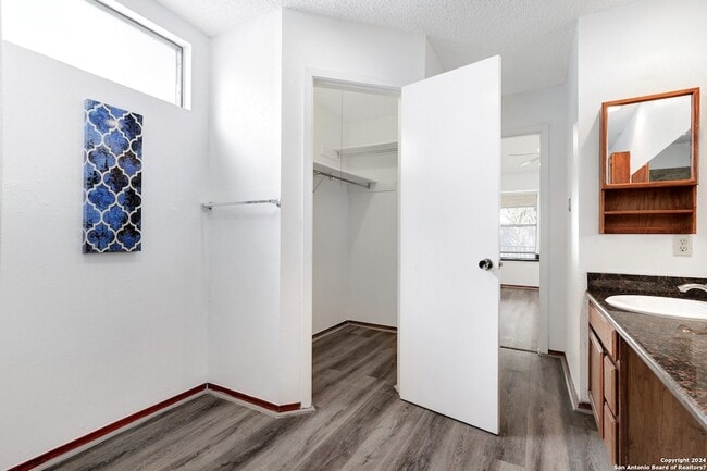 Building Photo - 6943 Sunshine Tree Dr