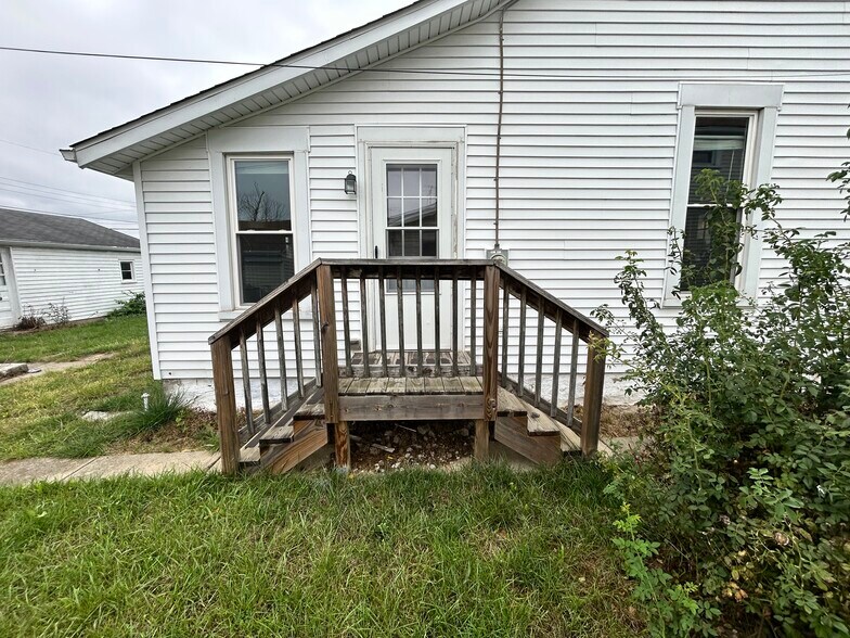 Building Photo - 908 Garfield Ave