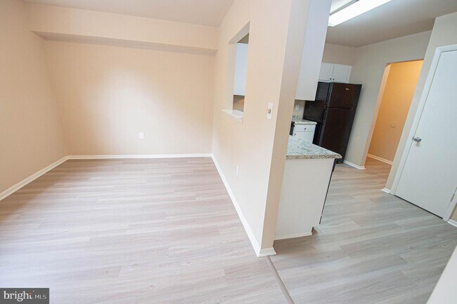 Building Photo - 810 College Ln