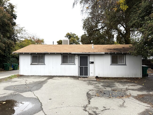 Building Photo - 612 W 2nd Ave