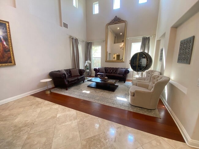 Building Photo - Luxurious 4 Bedroom Fullerton House For Re...