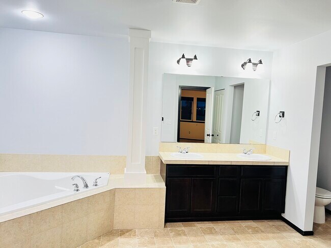 Building Photo - 5815 148th Pl NE