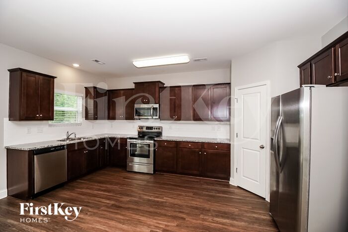 Building Photo - 9109 Marion Oaks Dr