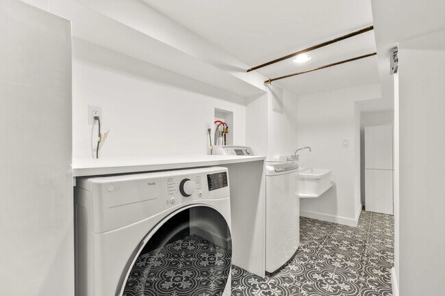 Building Photo - 461 Prospect Ave