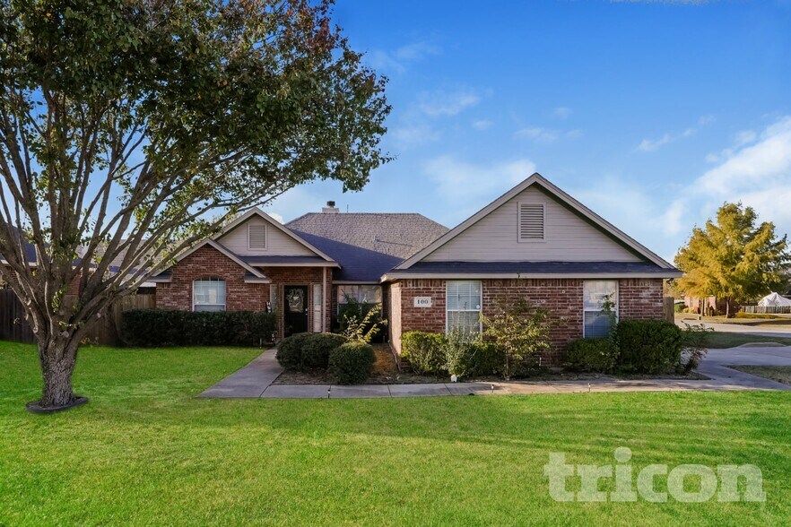 Primary Photo - 100 Palomino Dr