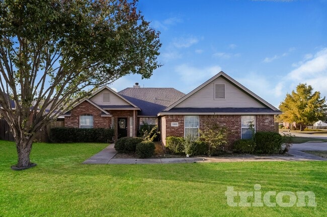 Building Photo - 100 Palomino Dr