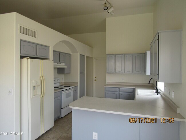 Building Photo - 4516 W Behrend Dr