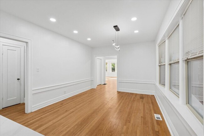 Building Photo - 5412 N Kimball Ave