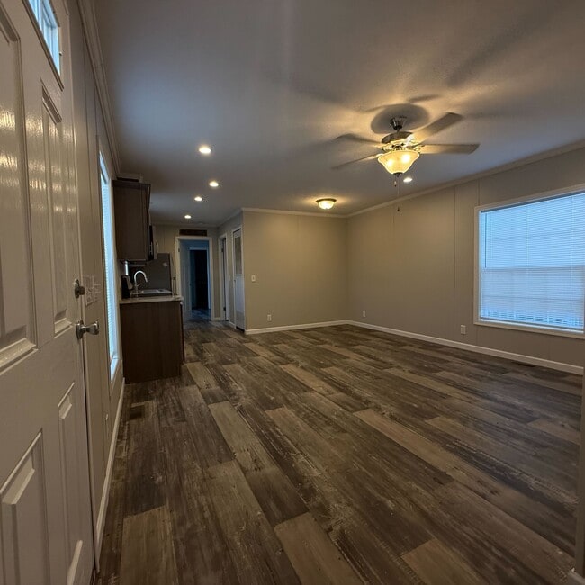 Building Photo - 10610 State Rte 762