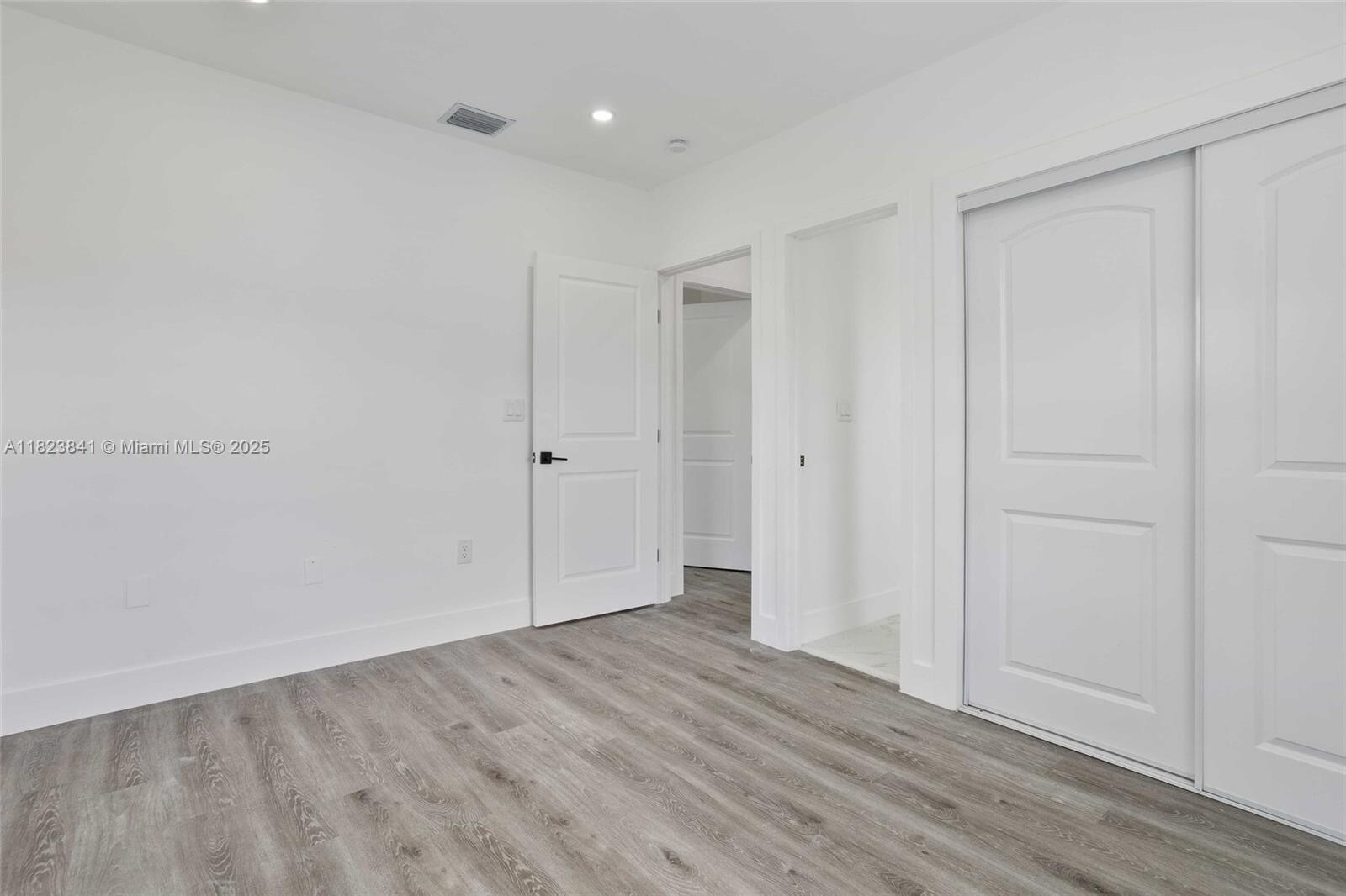 Building Photo - 2724 SW 34th Ct