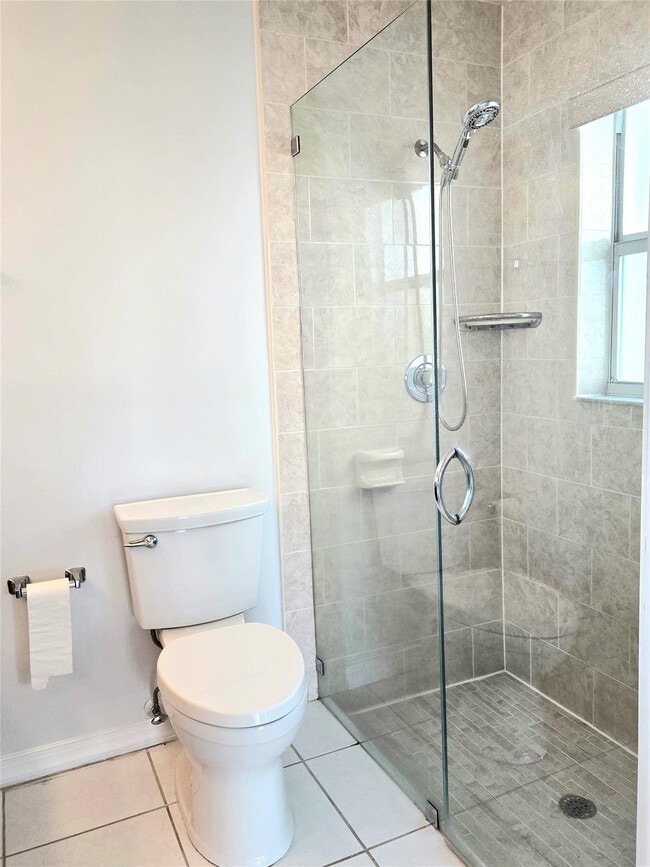 Building Photo - 5912 NW 93rd Terrace