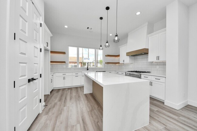 Building Photo - 1818 West St