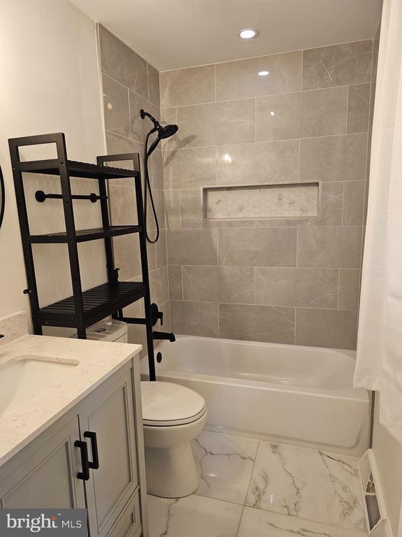 Building Photo - 133 Meadows Rd