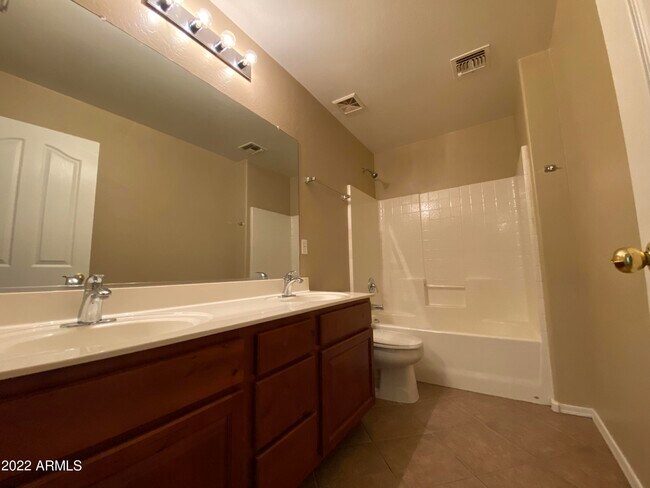 Building Photo - 46065 W Starlight Dr