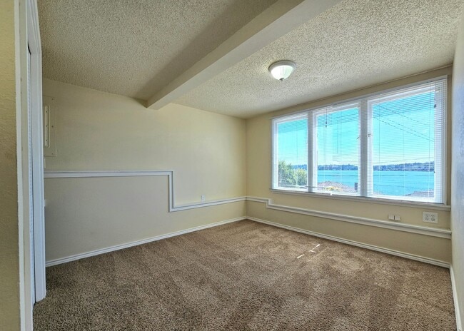Building Photo - 3 Bedroom Home in Lake Stevens Available Now!