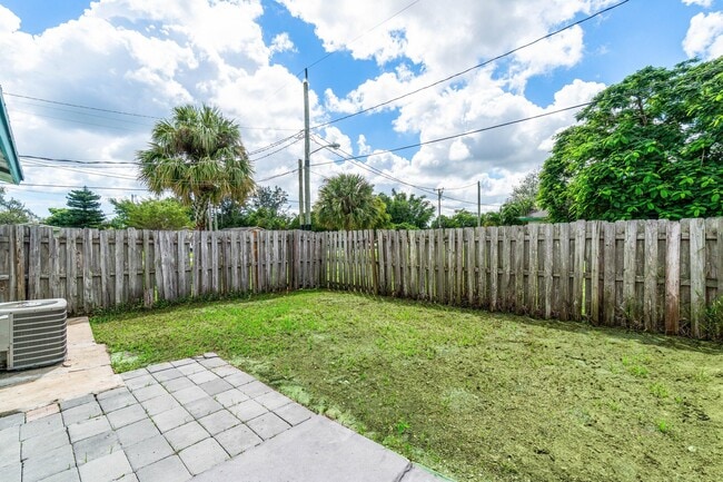 Building Photo - 4807 Gulfstream Rd