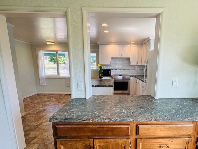 Building Photo - 3 bed/2 Bath, Spacious Home in Mount Verno...