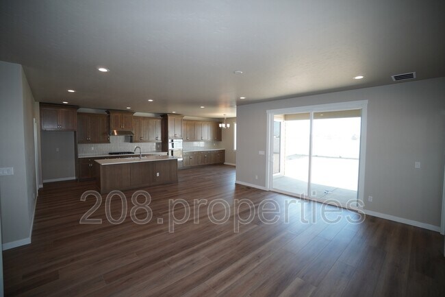 Building Photo - 14561 Pne Knl St