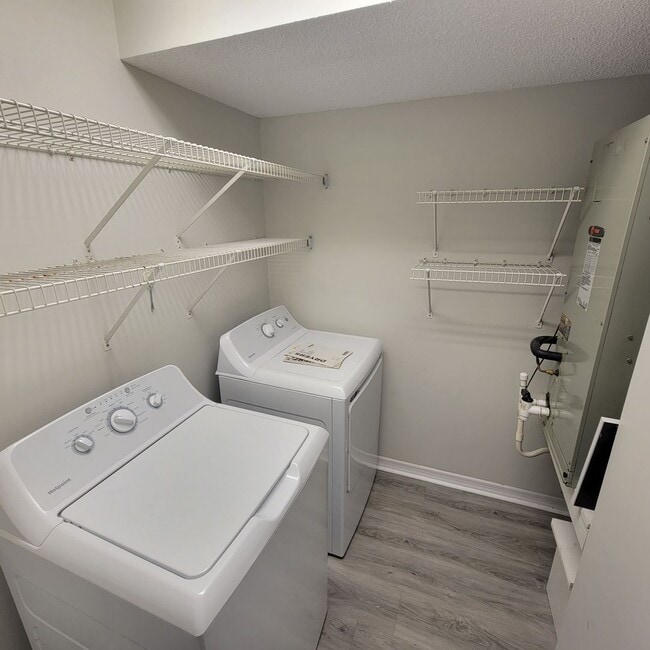 Building Photo - 3/2 Townhouse-Cookeville City Limits-End Unit
