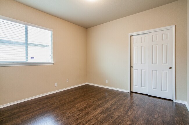 Building Photo - 5946 Pearl Pass