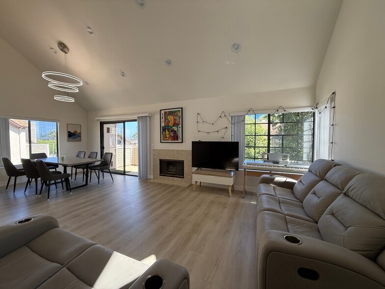 Building Photo - 4639 Executive Dr