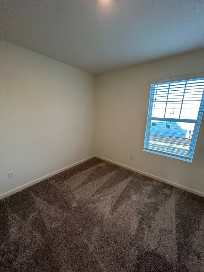 Building Photo - 69 Rydal Wy