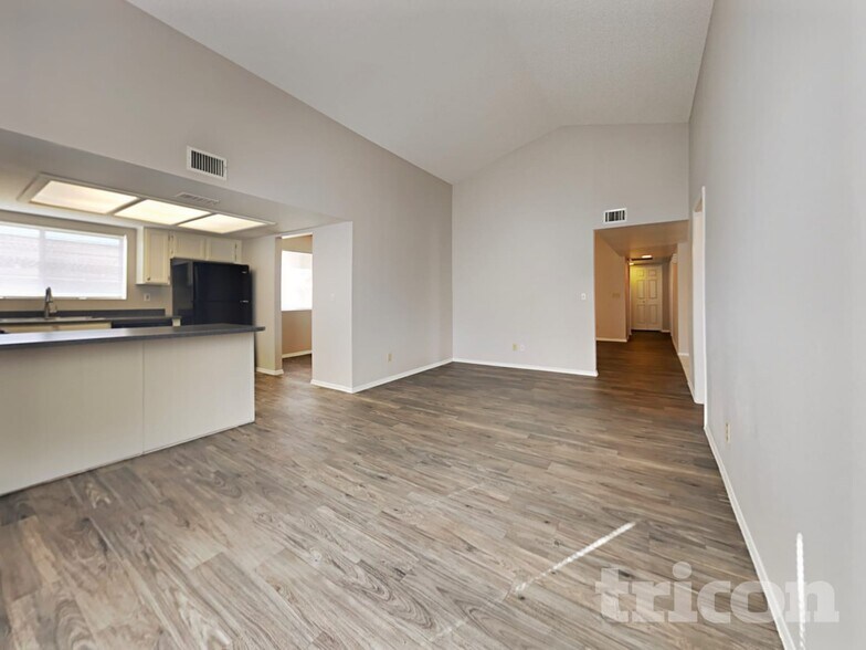 Building Photo - 8427 W Orchid Ln