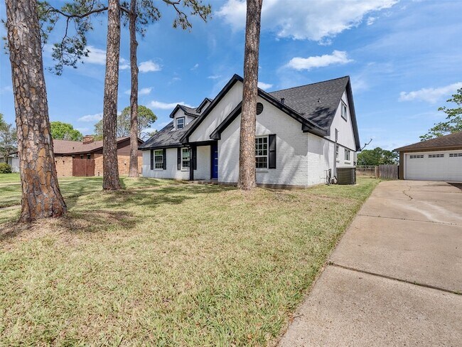 Building Photo - 16007 Diana Ln