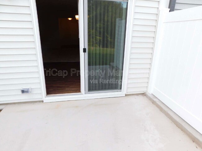 Building Photo - 312 White Oak Ridge Dr