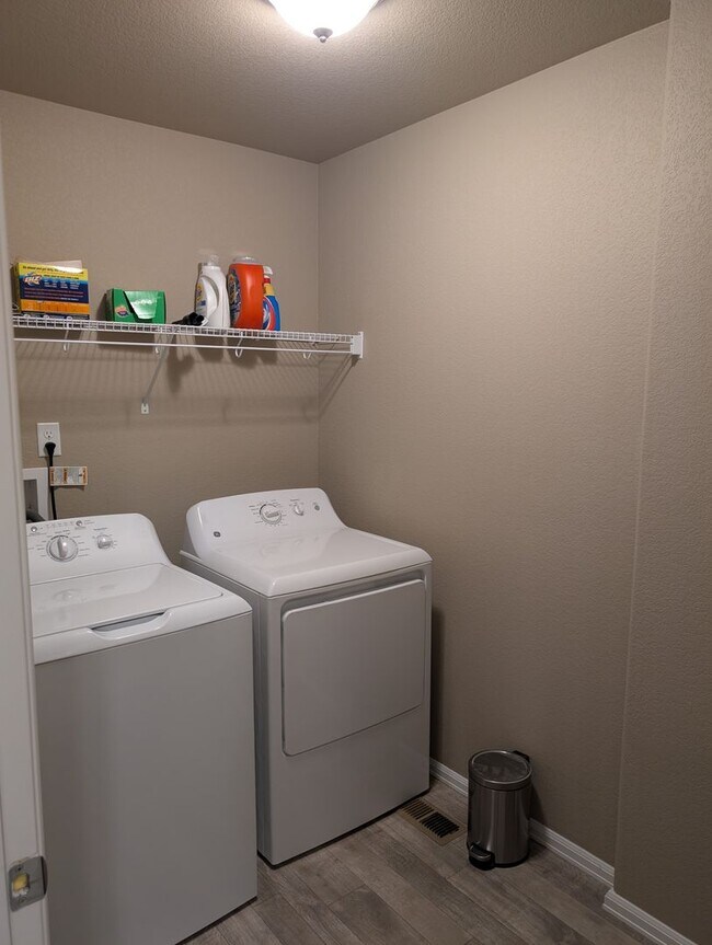 Building Photo - Amazing townhome in northern Colorado Springs