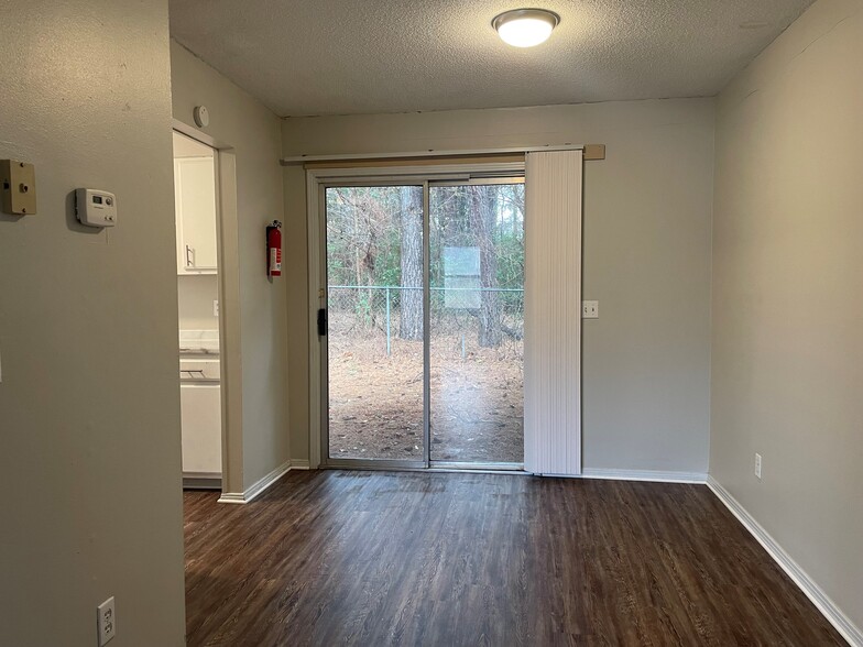 Building Photo - 525 Mount Pelia Rd