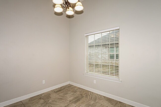 Building Photo - 7911 Hemlock Dr