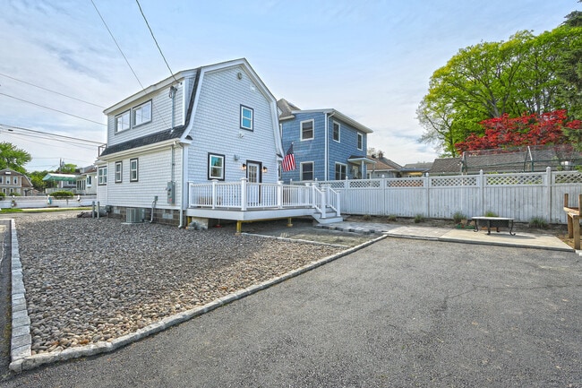 Building Photo - 33 Fairwood Ave