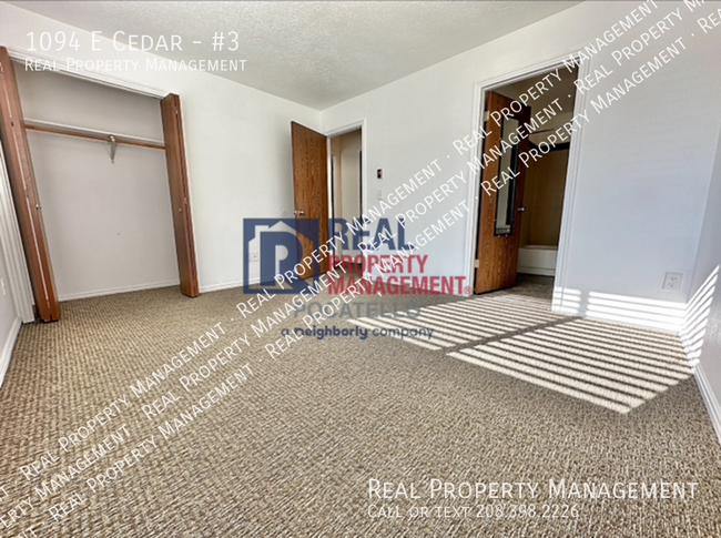 Building Photo - 2 Bedroom 1 bath Apartment - Dog Friendly