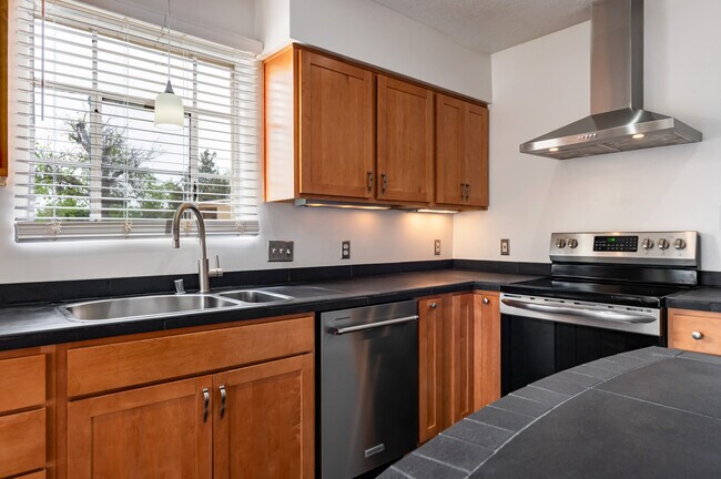 Building Photo - 601 Tulane Dr NE